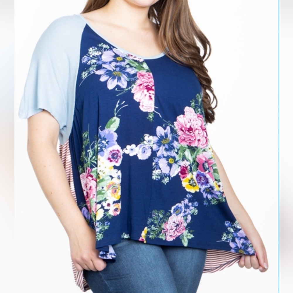 PLUS SIZE BLUE FLORAL TOP
